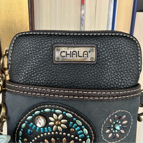CHALA - Dazzled Jellyfish Cellphone Crossbody. Vegan leather. - Picture 9 of 15